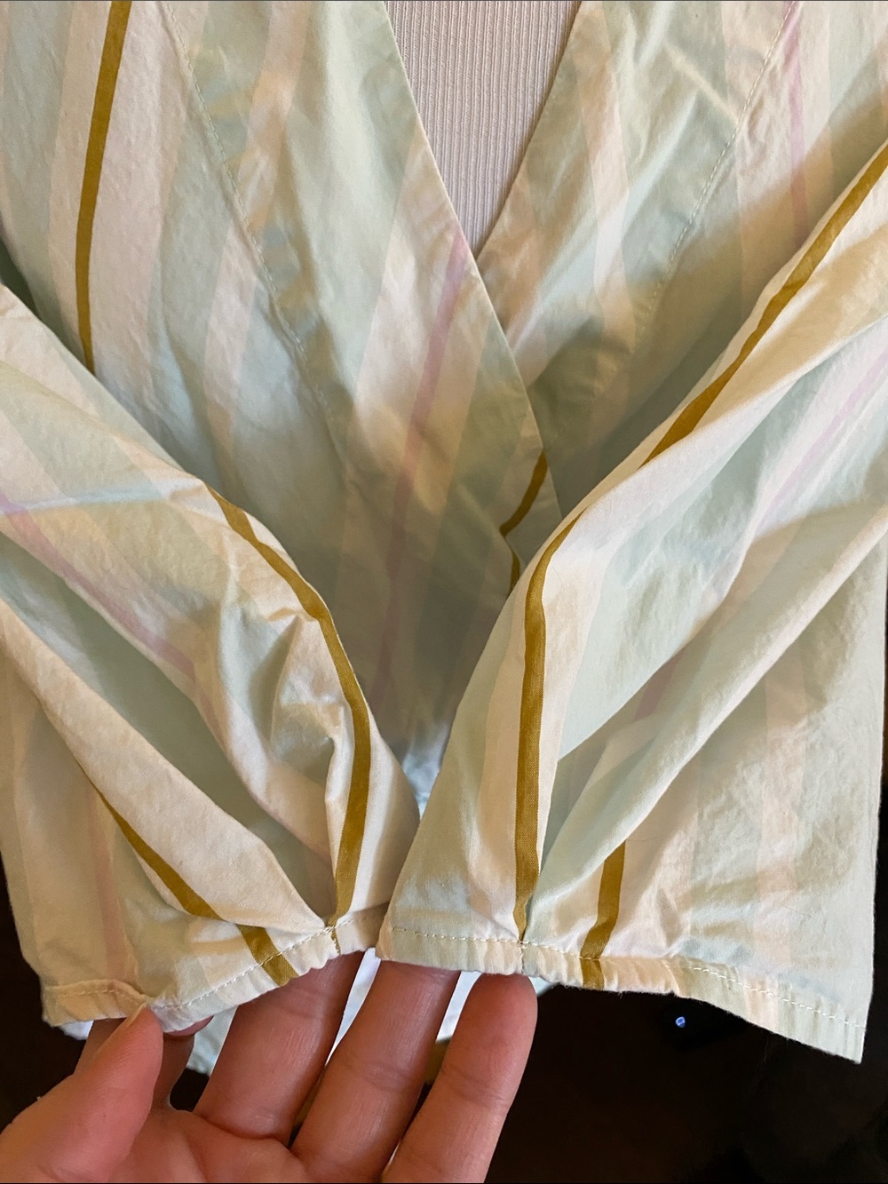 A NEW DAY 100% cotton peplum top. V-neck w/ hook. Elastic cuffs and waist. Cute! - Picture 5 of 10